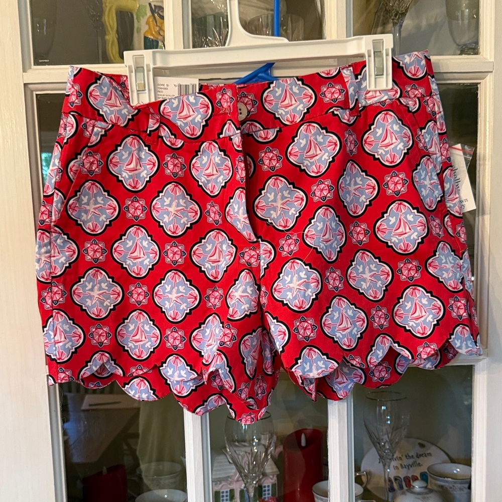 Crown and Ivy Shelby Scalloped Shorts